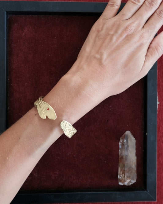 Fish Bracelet in Bronze – Red Cubic