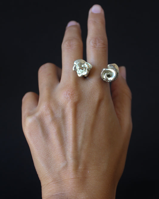 The Dutch Tulip Ring in Alpaca