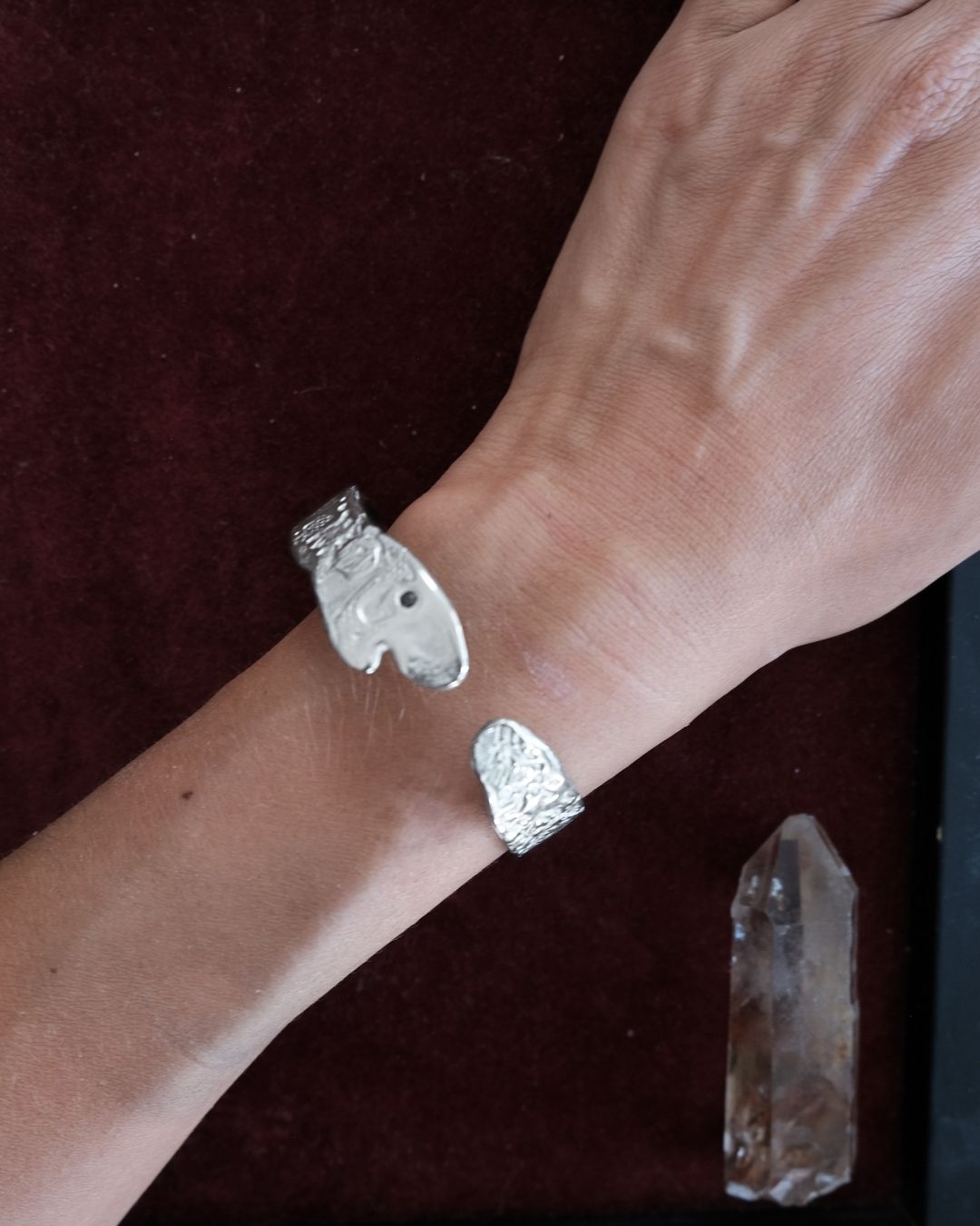 Fish Bracelet in Alpaca – Black Cubic