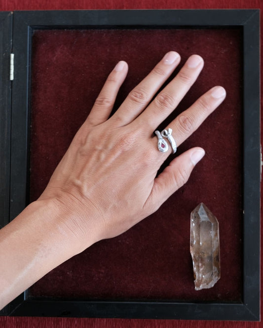 A Love Story Ring in Silver – Pink Cubic