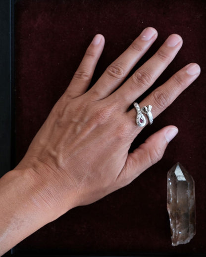 A Love Story Ring in Silver – Pink Cubic