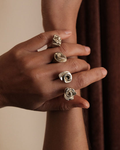The Dutch Tulip Ring in Alpaca